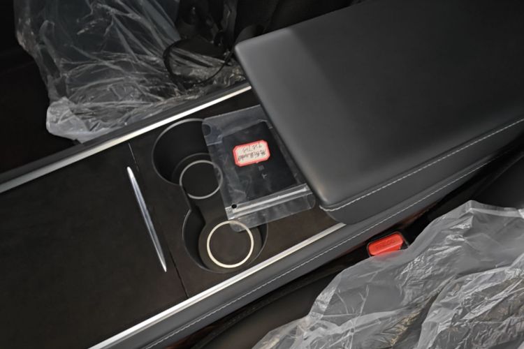 Tesla Model Y 2025 car image #14