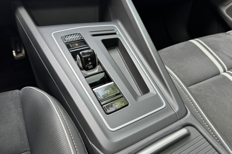 Volkswagen Golf 2021 car image #18