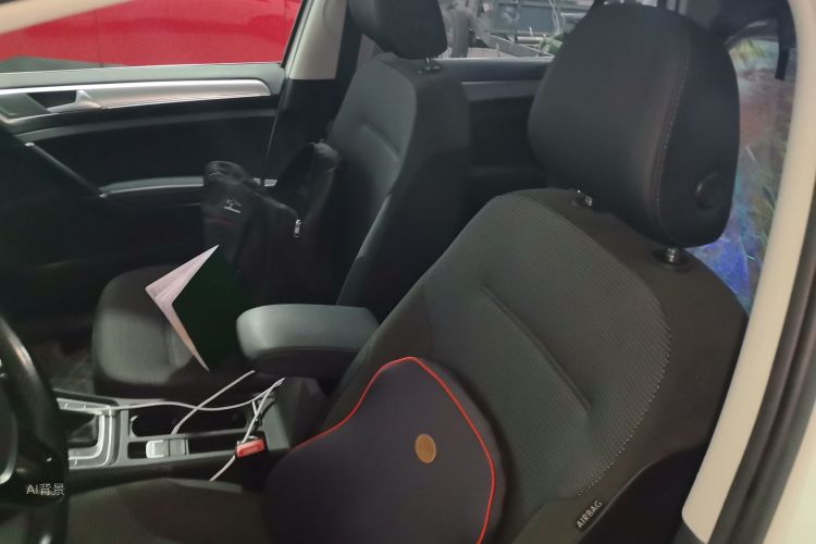 Volkswagen Golf 2020 car image #17