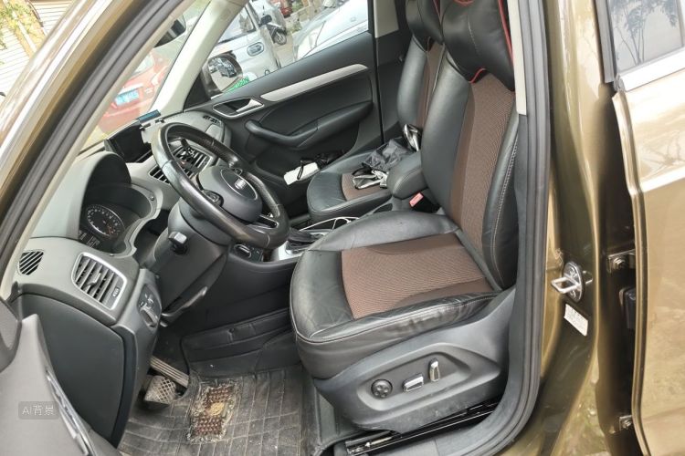 Audi Q3 2017 car image #17