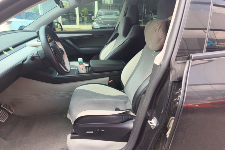 Tesla Model Y 2024 #15 Tesla Model Y 2024 car image #15