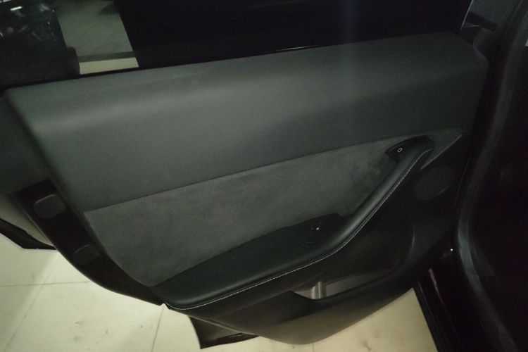 Tesla Model Y 2022 car image #28