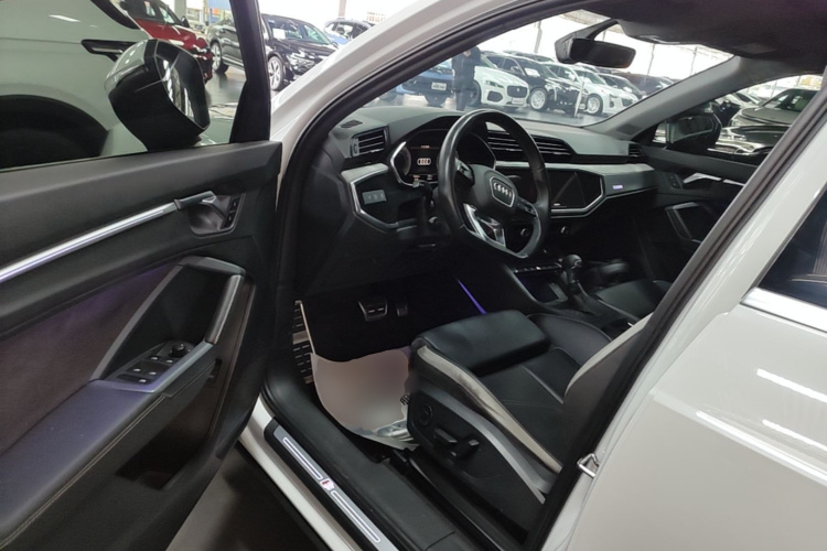 Audi Q3 2023 immagine di auto #16
