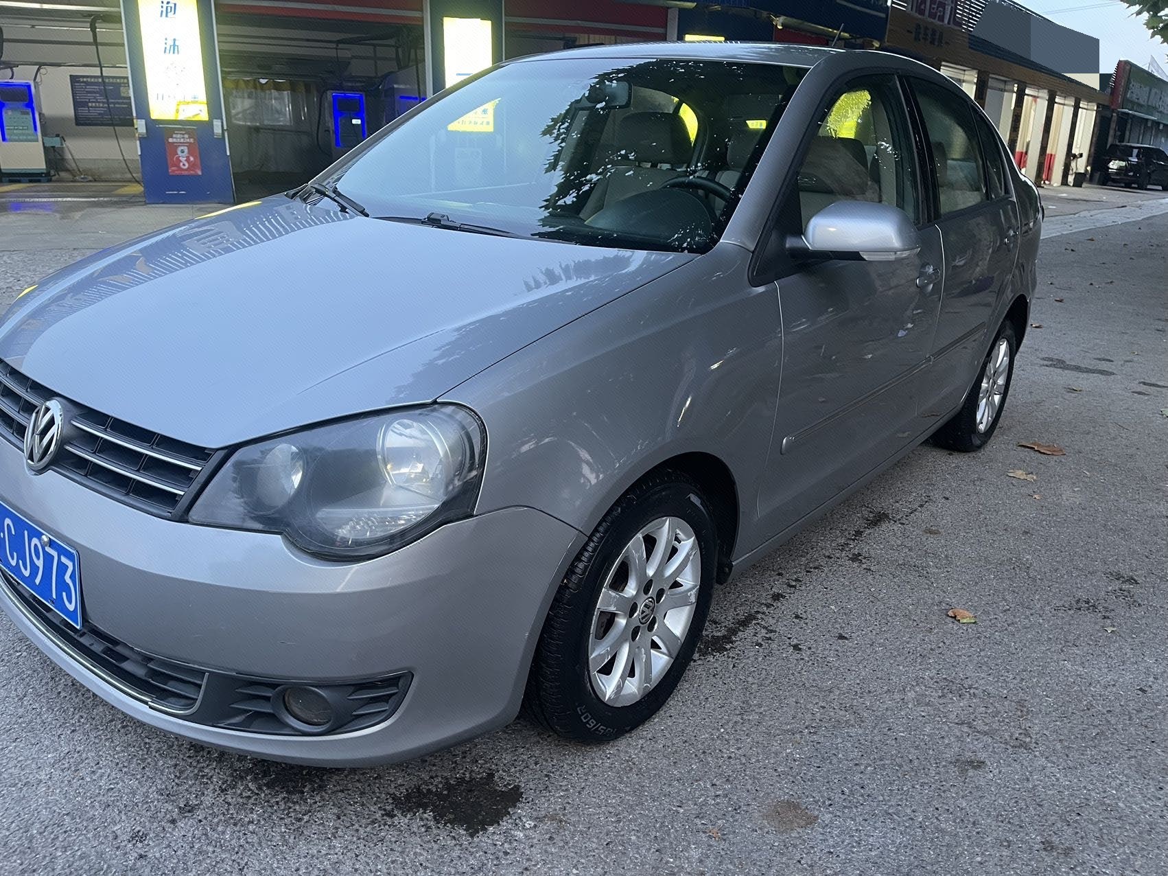 Volkswagen Polo 2011 car image 