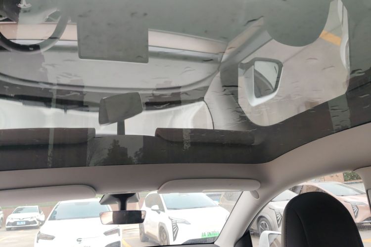 Tesla Model Y 2021 car image #18