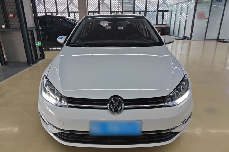 Volkswagen Golf 2019 car image #3