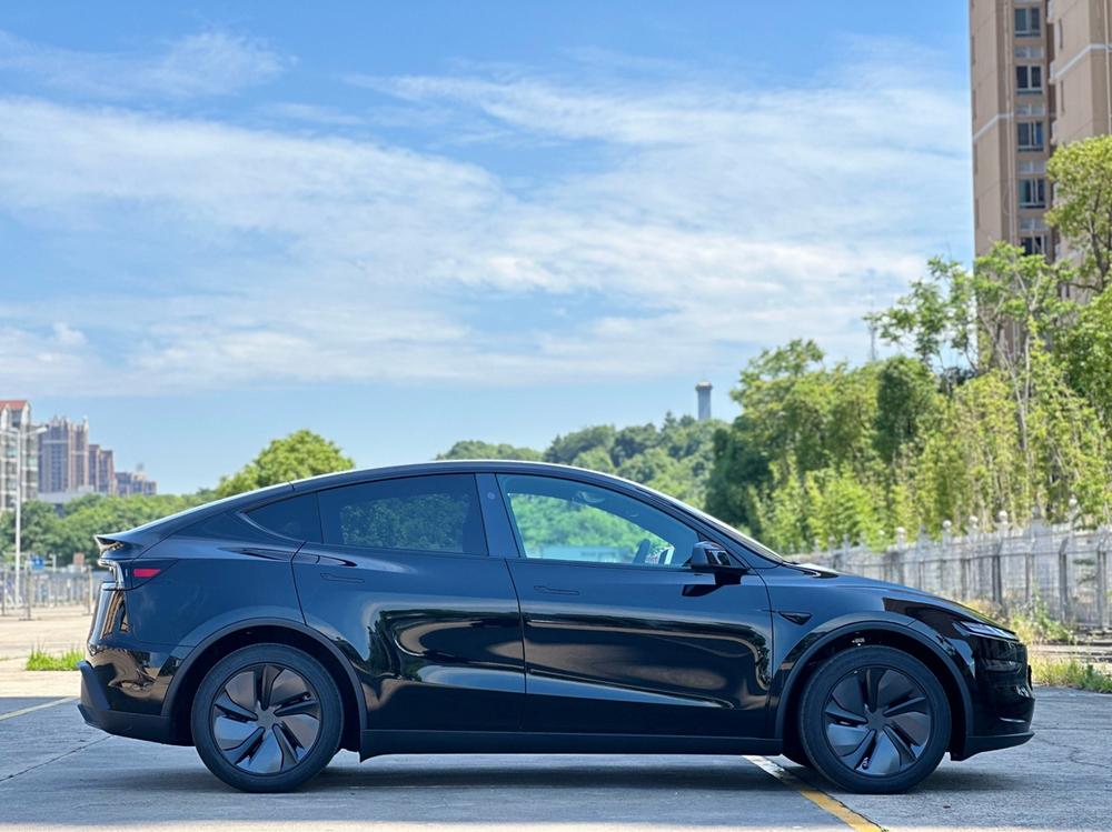 Tesla Model Y 2026 car image #7