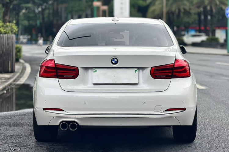 BMW 3 Series 2019 car image #6