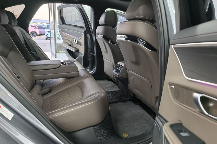 BYD Han 2023 immagine di auto #13