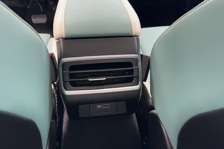 GEELY Emgrand L HiP 2022 car image #13