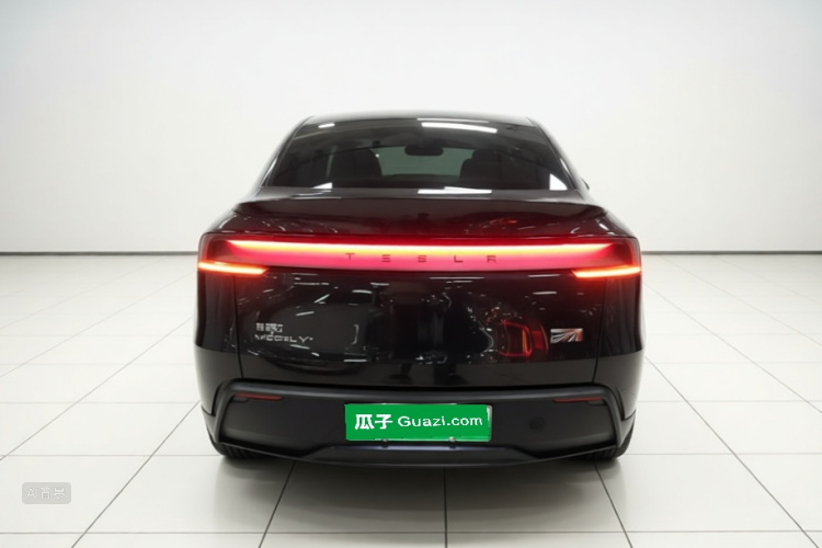 Tesla Model Y 2025 #6 Tesla Model Y 2025 car image #6
