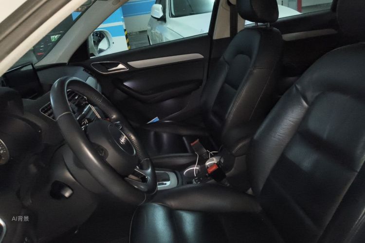 Audi Q3 2015 car image #17