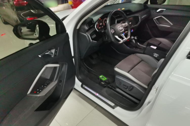 Audi Q3 2023 car image #16