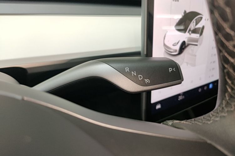 Tesla Model 3 2023 car image #14