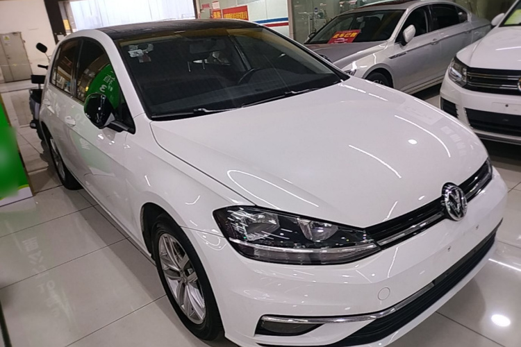 Volkswagen Golf 2018 car image #4
