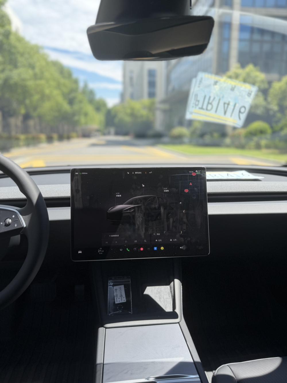 Tesla Model 3 2026 immagine di auto #10
