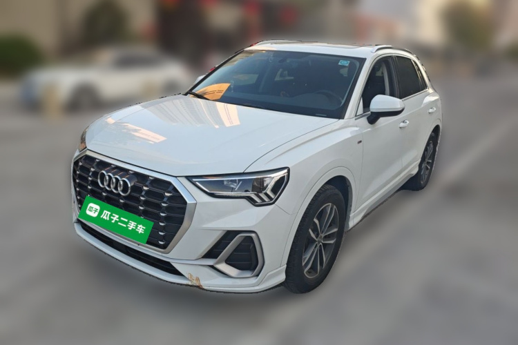 Audi Q3 2020 car image #2