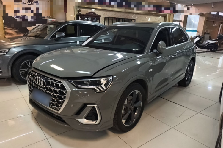 Audi Q3 2024 car image #2