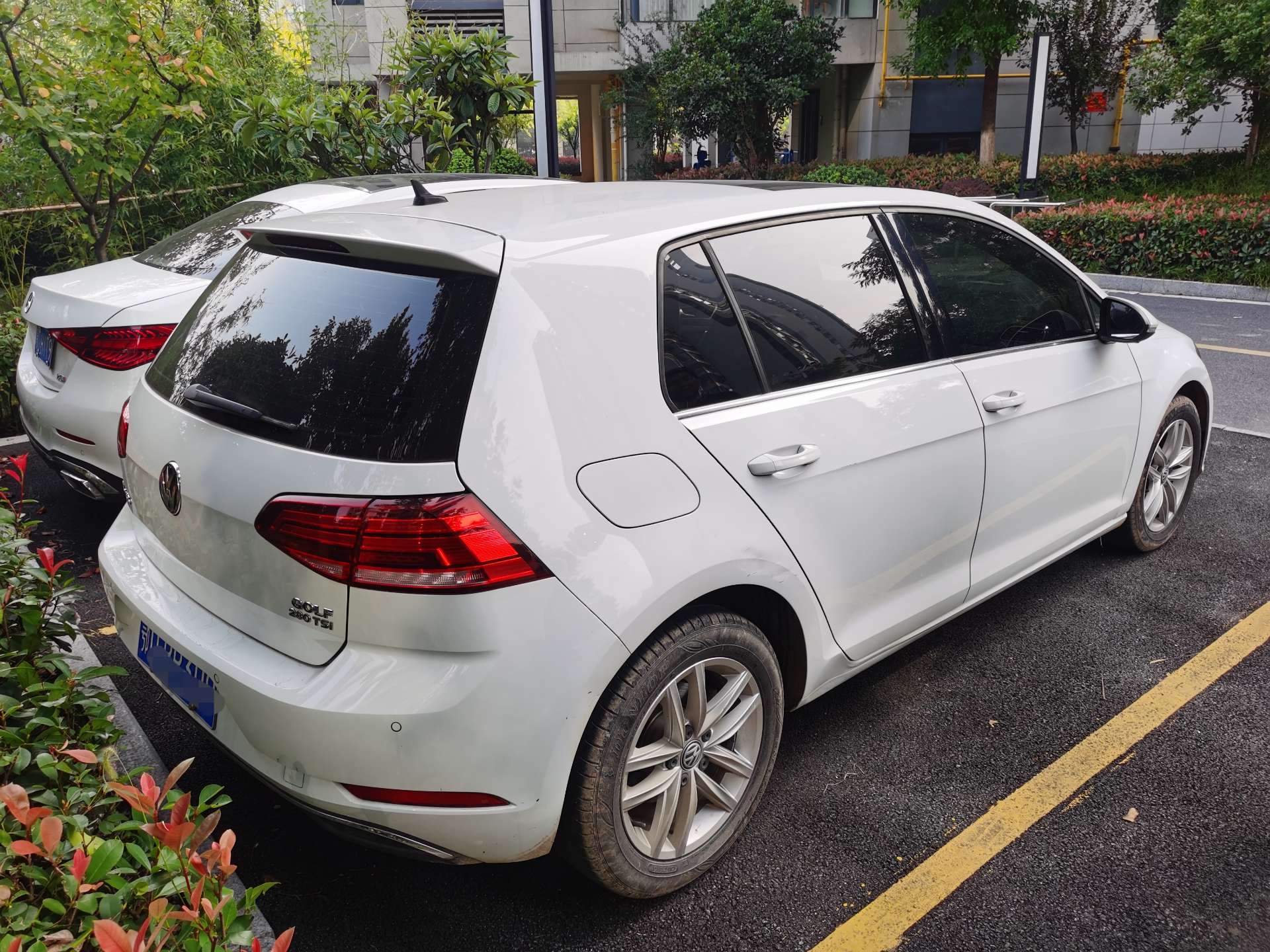 2019 immagine di auto #3