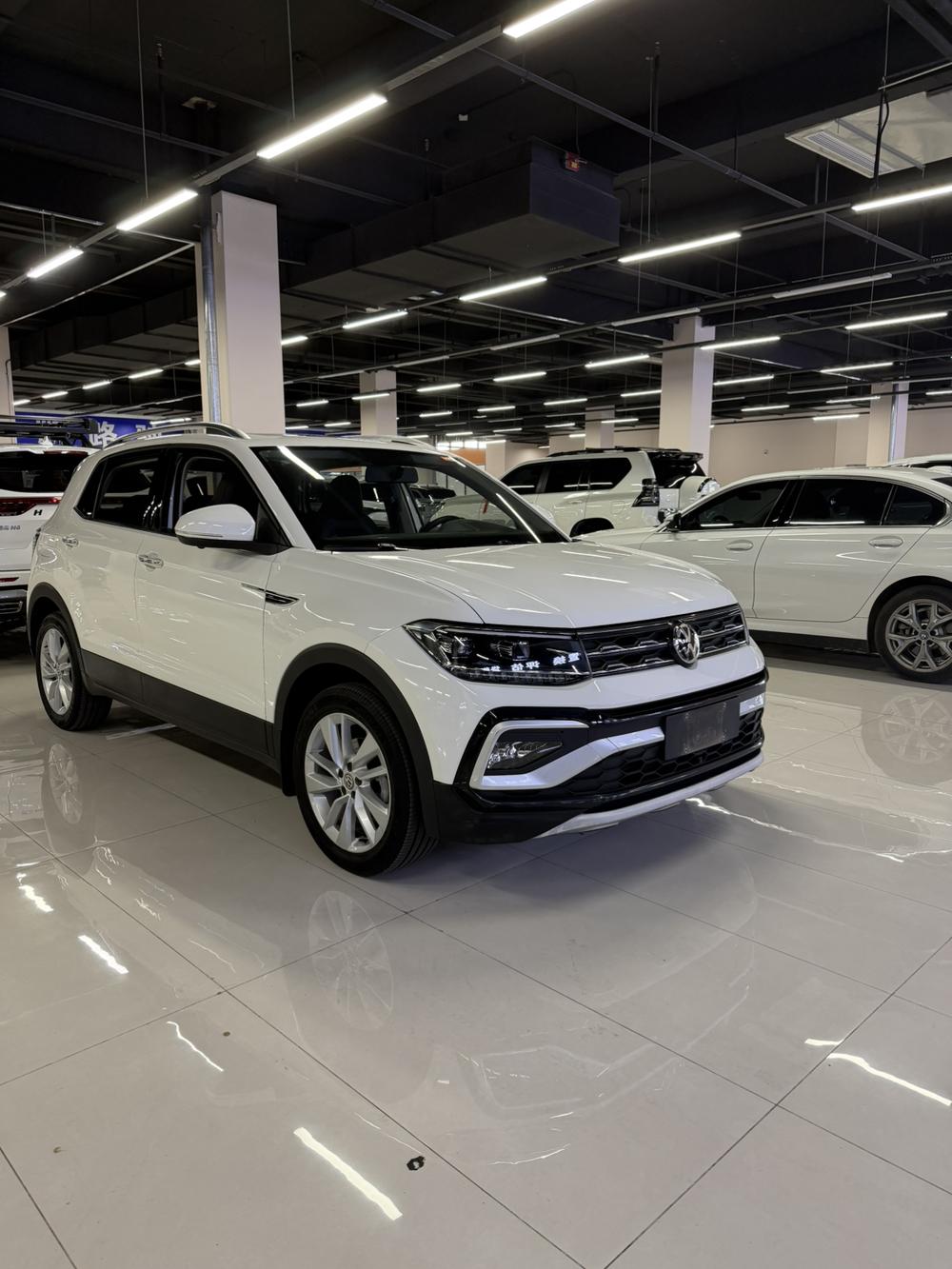 Volkswagen T-Cross 2020 car image #3