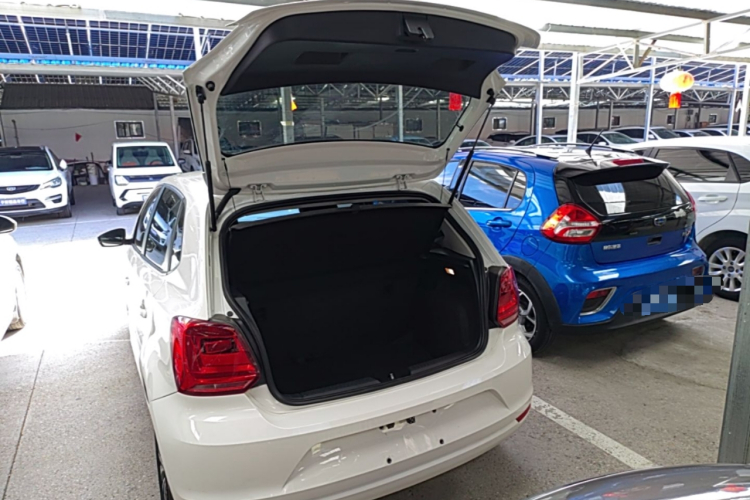 Volkswagen Polo 2018 car image #19