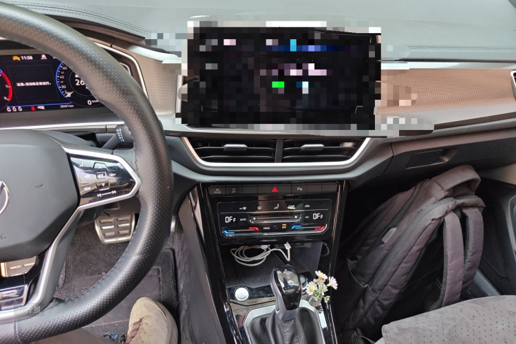 Volkswagen T-Roc 2024 car image #15
