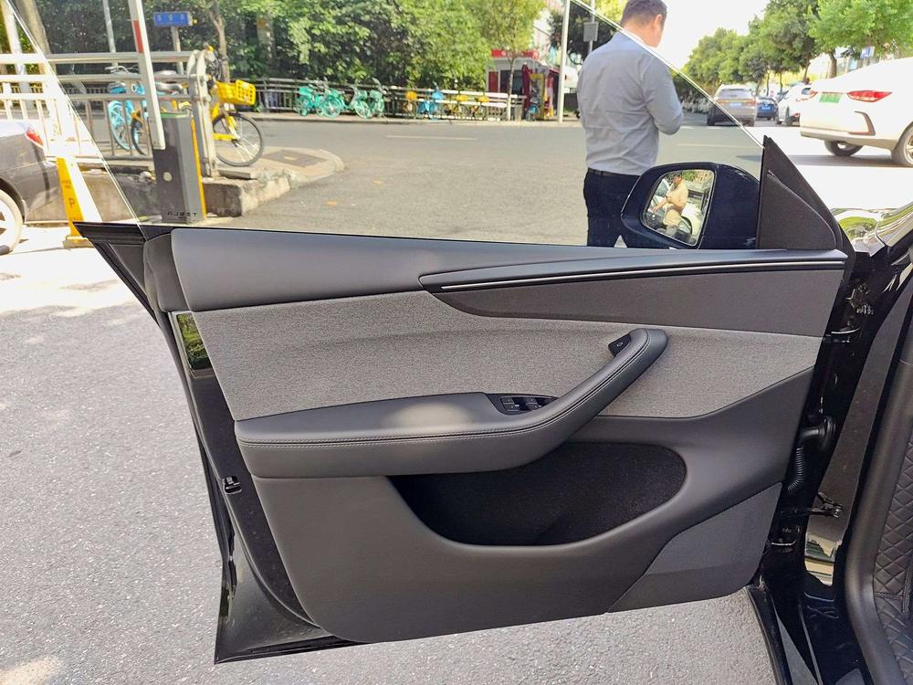Tesla Model Y 2025 #7 Tesla Model Y 2025 immagine di auto #7
