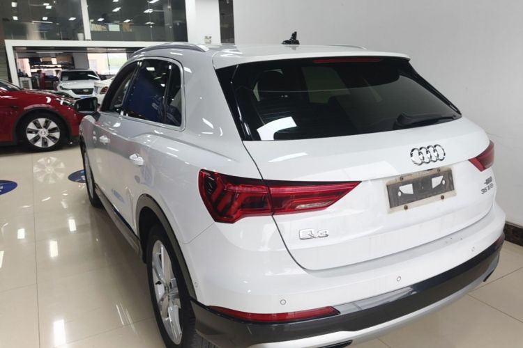 Audi Q3 2020 car image #5
