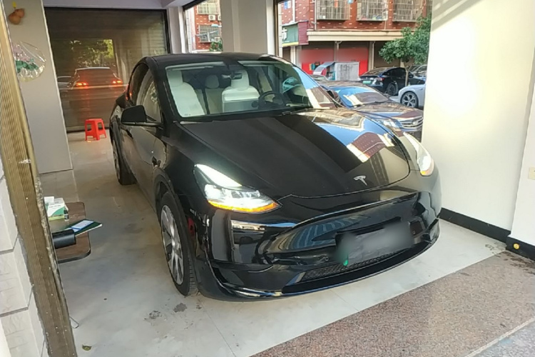 Tesla Model Y 2022 #4 Tesla Model Y 2022 car image #4