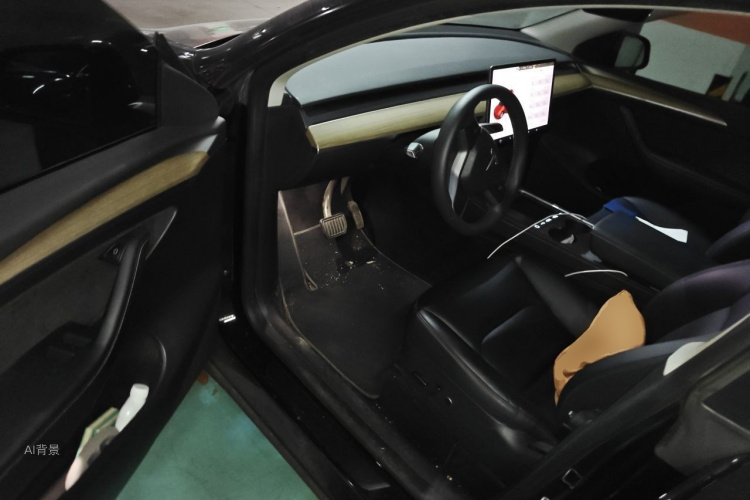 Tesla Model Y 2023 immagine di auto #18