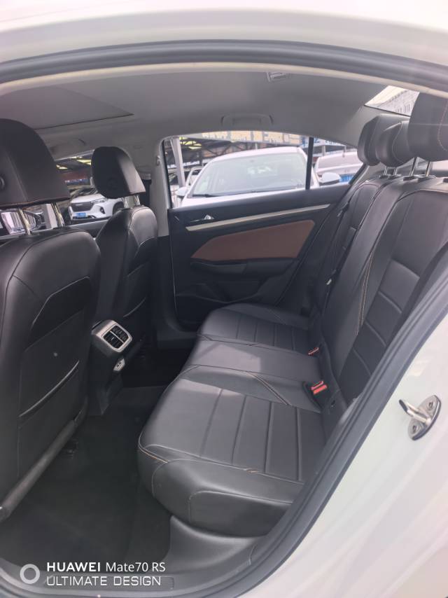 Volkswagen Bora 2024 imagen de coche #5