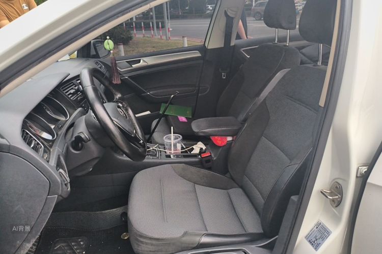 Volkswagen Golf 2018 car image #17