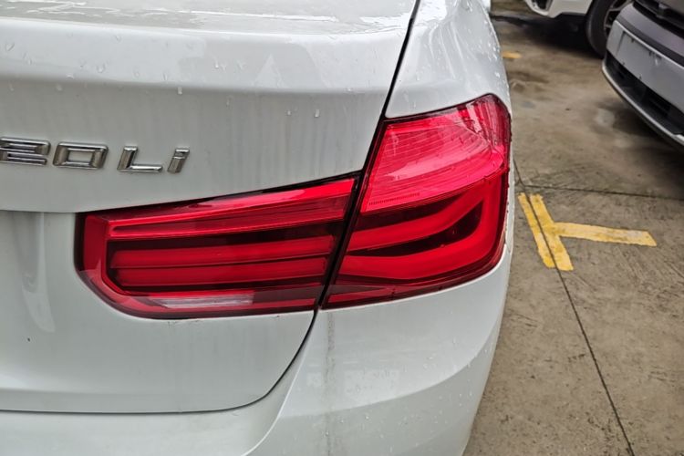 BMW 3 Series 2018 #8 BMW 3 Series 2018 car image #8