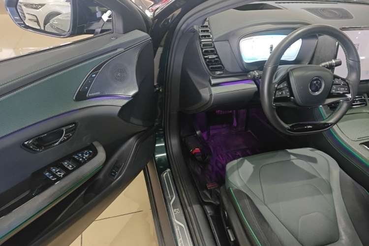 BYD Han 2022 immagine di auto #12