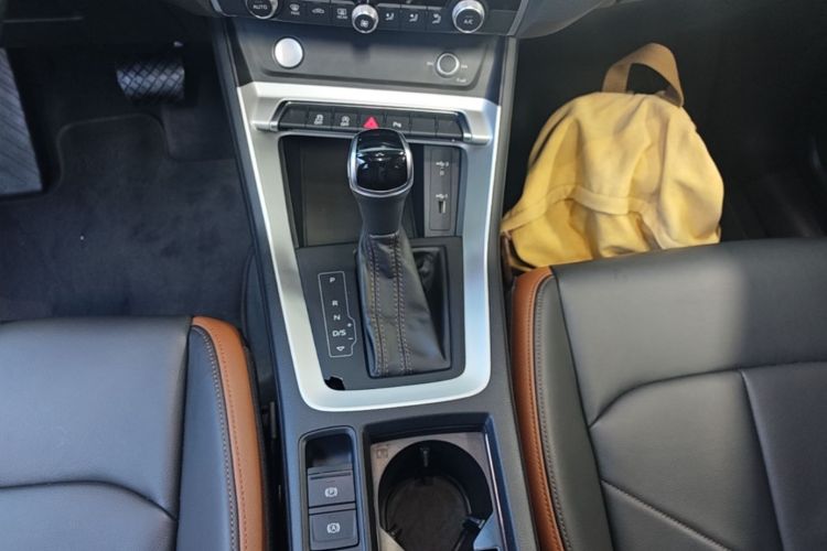 Audi Q3 2020 car image #14