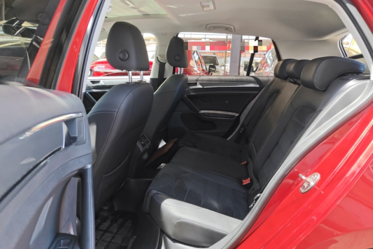 Volkswagen Golf 2019 car image #17