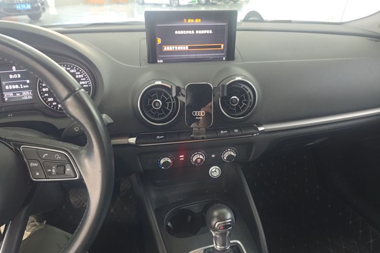 Audi A3 2018 car image #13