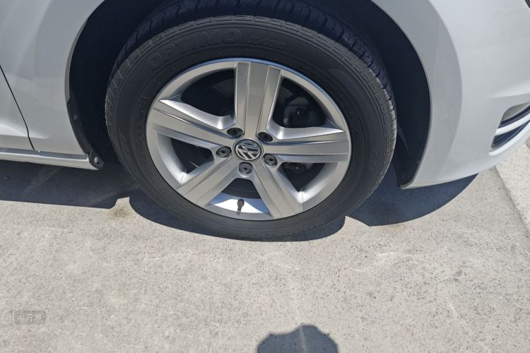 Volkswagen Golf 2017 car image #9