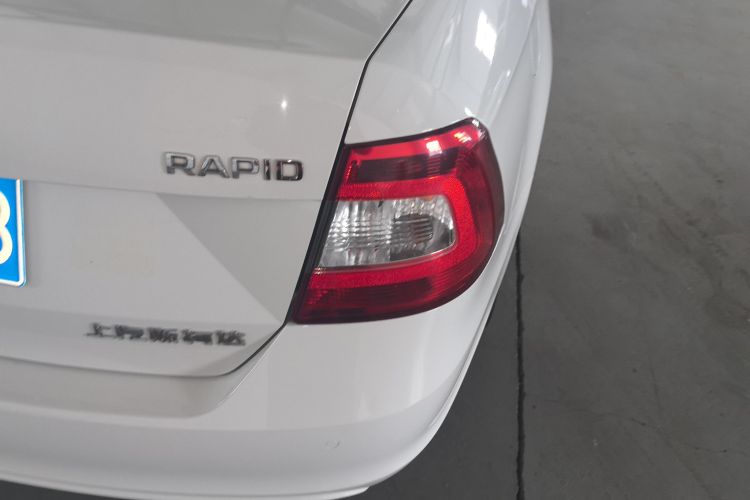 Skoda Rapid 2017 image de voiture #8