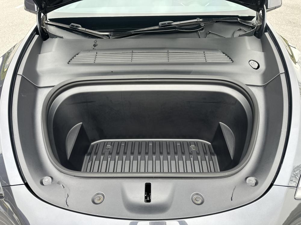 Tesla Model Y 2024 #18 Tesla Model Y 2024 car image #18