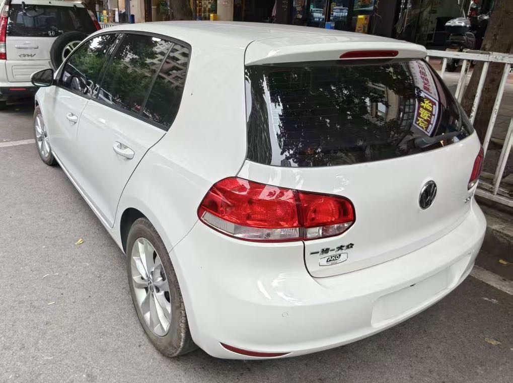Volkswagen Golf 2012 car image #6