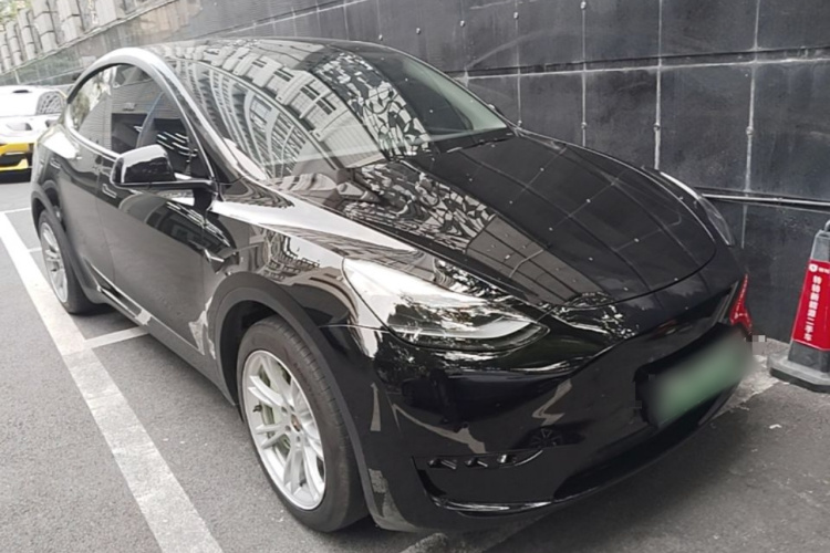 Tesla Model Y 2023 immagine di auto #4