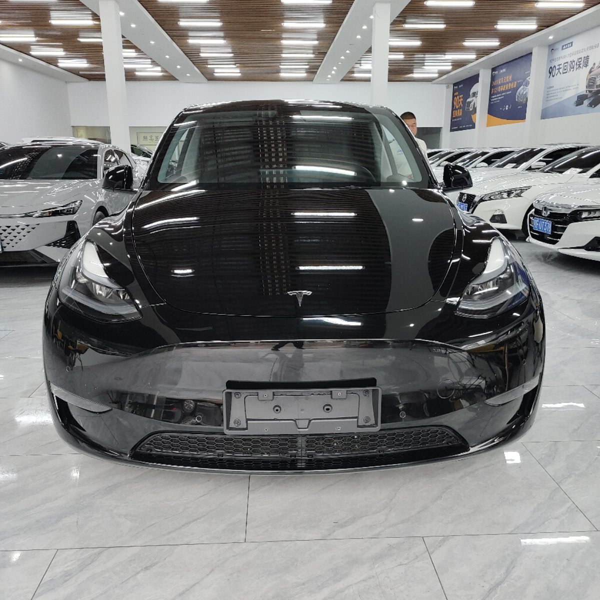 Tesla Model Y 2023 #2 Tesla Model Y 2023 car image #2