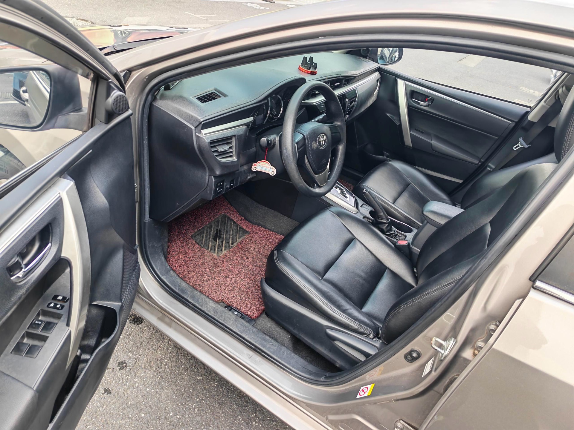 Toyota Corolla 2015 #6 Toyota Corolla 2015 car image #6