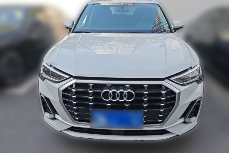 Audi Q3 2022 car image #3