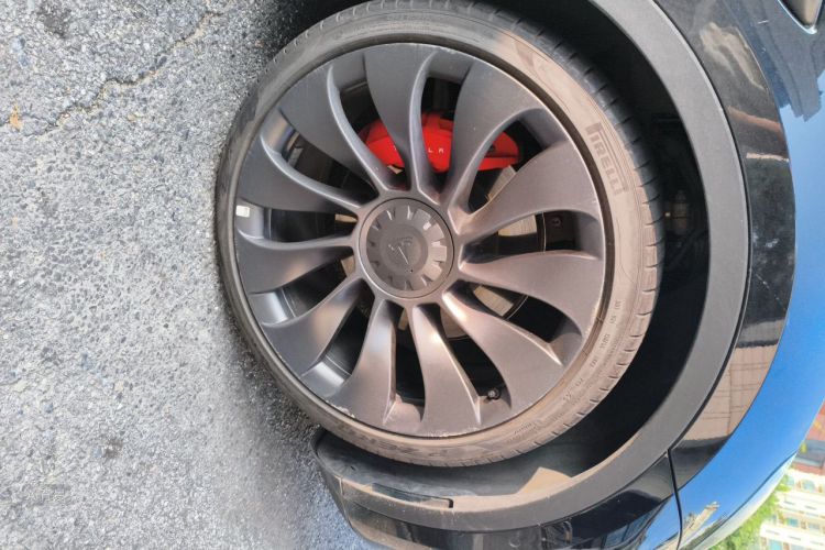 Tesla Model Y 2023 car image #9
