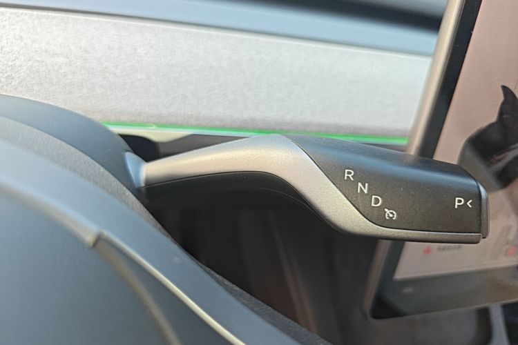 Tesla Model Y 2024 #16 Tesla Model Y 2024 car image #16