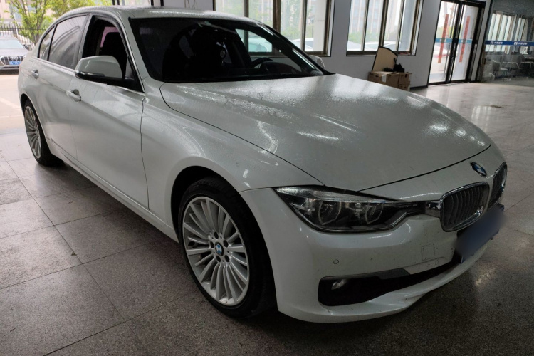 BMW 3 Series 2018 immagine di auto #4