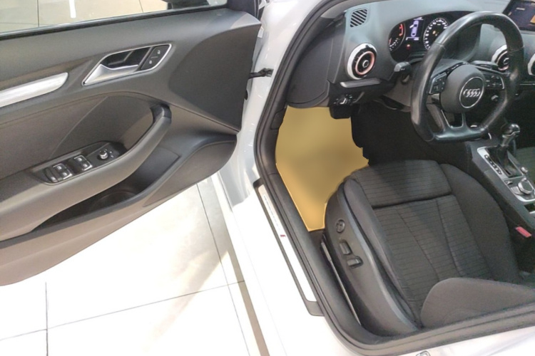 Audi A3 2019 car image #16