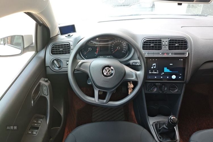Volkswagen Polo 2018 car image #12